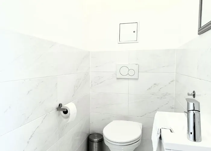 Spacious Penthouse In Favoriten Відень