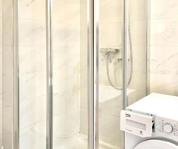 Апартаменти Spacious Penthouse In Favoriten