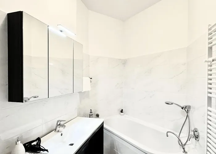 Spacious Penthouse In Favoriten Відень