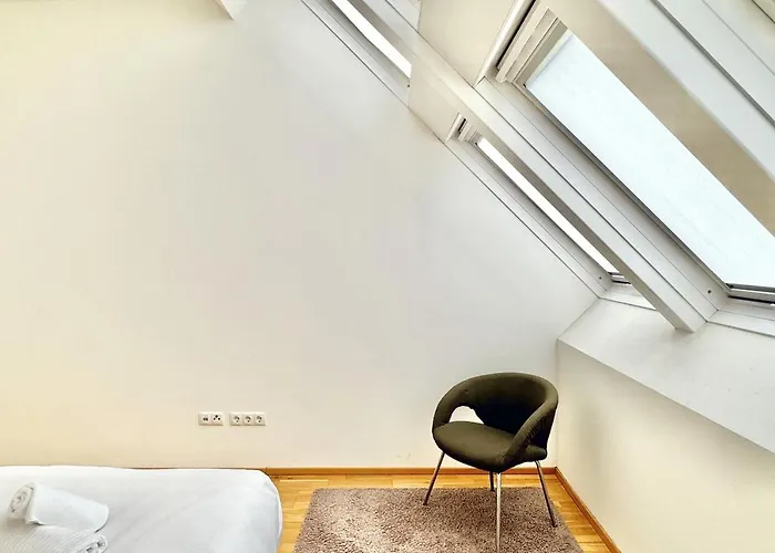 Spacious Penthouse In Favoriten *