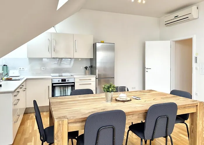 Апартаменти Spacious Penthouse In Favoriten *